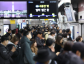 서울지하철 노조 ‘준법운행’ 시작...출근길 큰 혼란은 없어