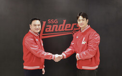 ‘2년 총 22억 SSG行’ 김재환 “두산 팬들에 죄송…야구 인생 마지막 도전”