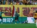 이정효·이승우 퇴장, 혈전 펼쳐진 코리아컵 결승…전북, 광주 잡고 ‘더블’ 달성 [쿠키 현장]