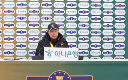 마철준 광주 코치 “이길 수 있는 경기 아쉬워…선수들 한 시즌 고생했다” [쿠키 현장]