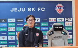 김정수 감독대행 “팬들 덕분 잔류…승강 PO 내려간 부분 반성해야” [쿠키 현장]