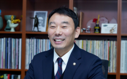 김용민 “정치는 ‘바꾸는’ 일…약속 이행이 최우선” [쿡 인터뷰]
