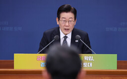 李 “피도 눈물도 없는 금융” 쓴소리…공적 기능 압박