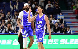 윌리엄스 41점에도…잇몸으로 버틴 KCC, KT 잡고 6연승 ‘신바람’ [쿠키 현장]