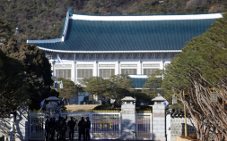 “‘봉황기’ 29일 0시 용산→청와대로”…대통령실 공식 명칭도 ‘청와대’