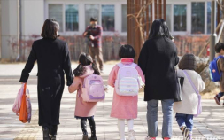 ‘월 10만원’ 아동수당, 만 8세까지 확대…해외입양 중단 추진