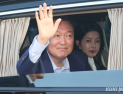 尹 부부, ‘건진 허위사실 발언·매관매직’ 같은 재판부 배당