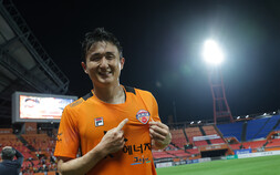 제주SK FC, ‘제주 출신’ 베테랑 수비수 임창우와 재계약 [K리그]