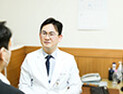 한쪽 팔에만 뻗치는 통증, 목 신경 압박일 수 있어요