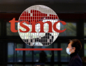 TSMC, AI 수요 타고 사상 최대 실적…4분기 순익 35% 급증