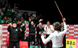 ‘당구 여제’ 김가영 2연속 끝내기…하나카드, 파이널서 2승 선점 [PBA]