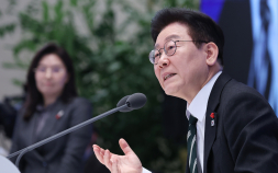 李대통령 “北이 핵 포기하겠나…비핵화 문제, 실용적·단계적 해법 모색”