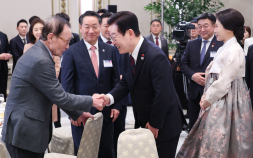 민주당, 위중한 이해찬 수석부의장 국내 이송 논의