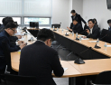 與 “트럼프 ‘관세인상’ 대미투자법 처리 독촉으로 이해…2월 중 신속 처리”