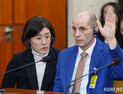 쿠팡 로저스 임시대표 경찰 출석…증거인멸 의혹 조사