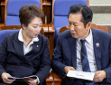 ‘전 당원 투표’ 뒤에 선 정청래…앞에선 민주·혁신 ‘집안싸움’