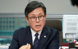 안도걸 “고환율은 구조개혁 과제…해외서 외화 조달해야” [쿡 인터뷰]