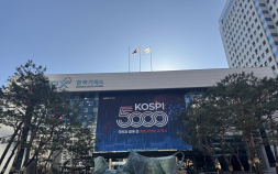 대통령실도 팔 걷은 ‘거래소 지주사 전환·코스닥 분리’, 이번엔 다를까
