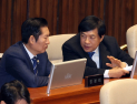 與 정청래·이성윤, ‘재명이네 마을’ 카페서 퇴출