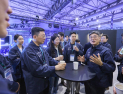 정재헌 SKT CEO, 국내 스타트업 AI 동반자 ‘약속’…“2030년까지 500곳 지원” [MWC26]