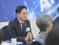 정부, ‘모두의 AI’ 정책 본격 추진…“경로당서 AI 배우고 GPU는 정부가 지원”