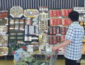 “가성비도 전략 경쟁”…편의점·대형마트·홈쇼핑, 소비 공략법 달라졌다