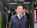 정청래, 대중교통 출근…“의원들도 ‘차량 5부제’ 동참해야”