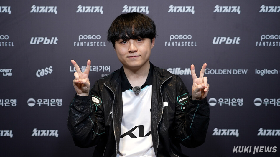 ‘쇼메이커’ 허수가 11일 서울 종로구 LCK 아레나에서 열린 젠지와의 2026 LoL 챔피언스 코리아(LCK) 정규 시즌 1라운드 경기가 끝난 뒤 쿠키뉴스와 인터뷰 하고 있다. 송한석 기자