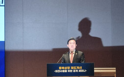 이억원 “중복상장, 엄정하게 심사…주주 보호 방안 마련할 것”