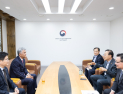 가덕도신공항 속도전…국토부 장관, 대우건설에 역할 당부