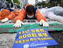 아스팔트 위 오체투지…장애인단체 “시설 학대 진상 밝혀야” [쿠키포토]