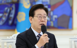 李대통령 “대외 문제서 자해적 행위 있어…공적 입장 가지길”