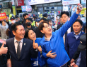 하정우 ‘손털기’에 ‘오빠’까지 겹악재…“방심하면 진다” 자성·지적도