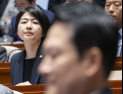 한지아 “개헌 표결 참여 고민…민주 절차 없는 당론 따르지 않을 것”
