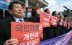 ‘39년 만의 개헌안’…표결 앞두고 시민사회·정치권 막판 총력전 [쿠키포토]