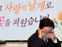 李대통령, 순직자 부모에 카네이션 달며 눈물…“국가가 끝까지 곁 지킬 것”
