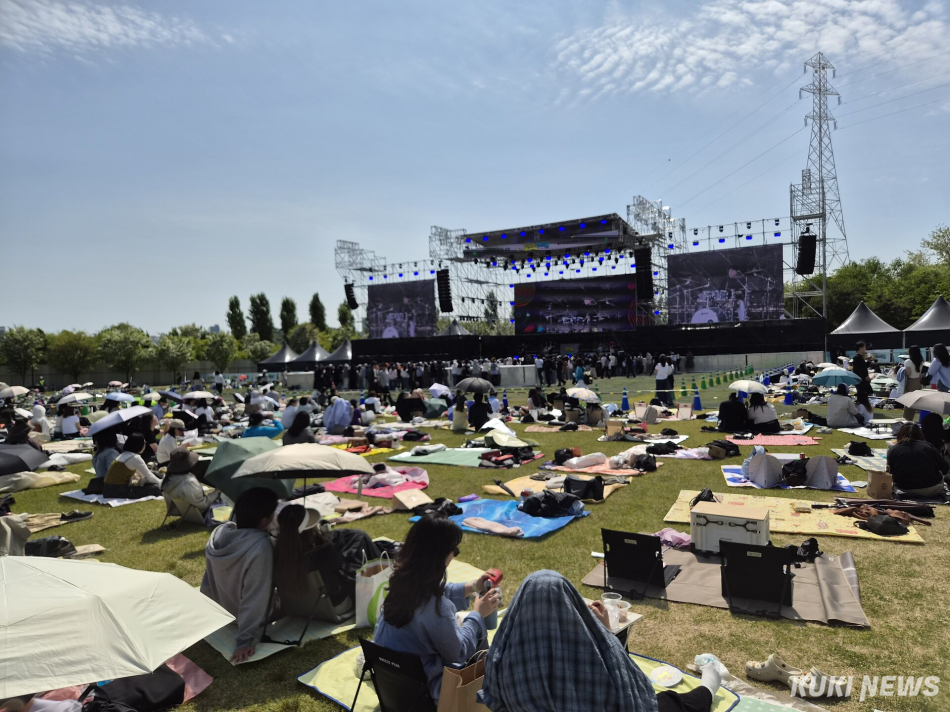 다이닝브랜즈그룹의 치킨 브랜드 ‘별 하나 치킨’ bhc가 8일 서울 마포구 난지한강공원에서 복합 문화 축제 ‘별 하나 페스티벌’을 개최했다. 임지혜 기자
