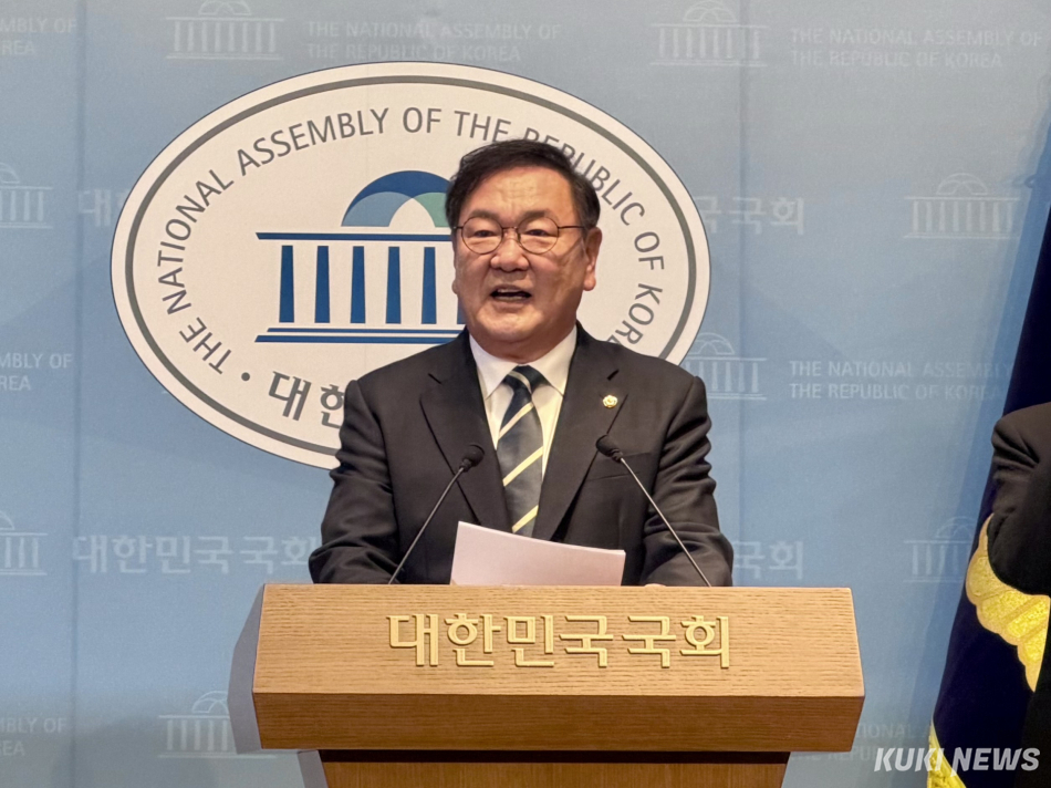 김태년 더불어민주당 의원이 지난 4일 서울 여의도 국회에서 기자회견을 열고 국회의장 출마 선언을 하고 있다. 유병민 기자