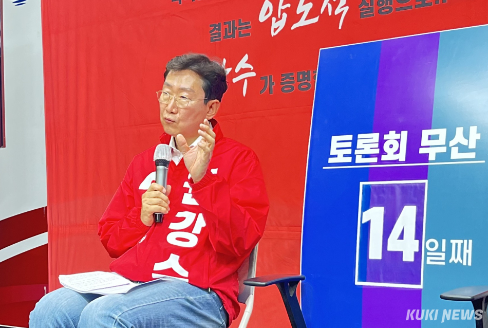 국민의힘 원강수 원주시장 후보가 12일 오후 강원 원주시청 브리핑룸에서 장애인 가족을 위한 5대 실행 과제를 발표하고 있다. 윤수용 기자