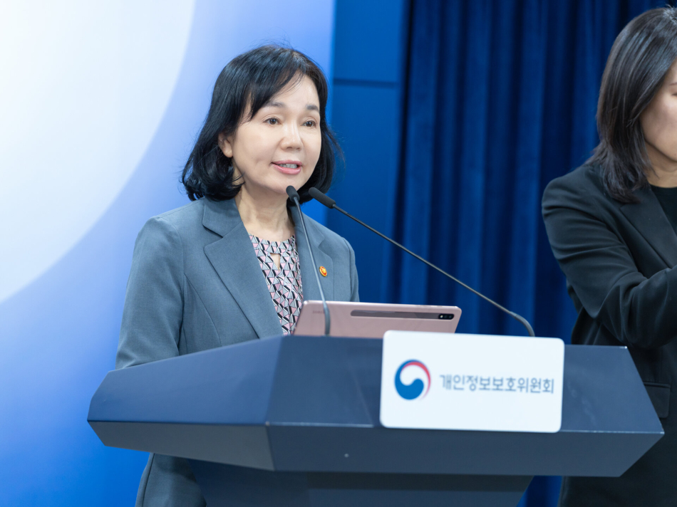 송경희 개인정보보호위원회 위원장이 12일 오후 정부서울청사에서 ‘예방 중심 개인정보 관리체계 전환 계획‘에 대해 브리핑 하고 있다. 개인정보보호위원회