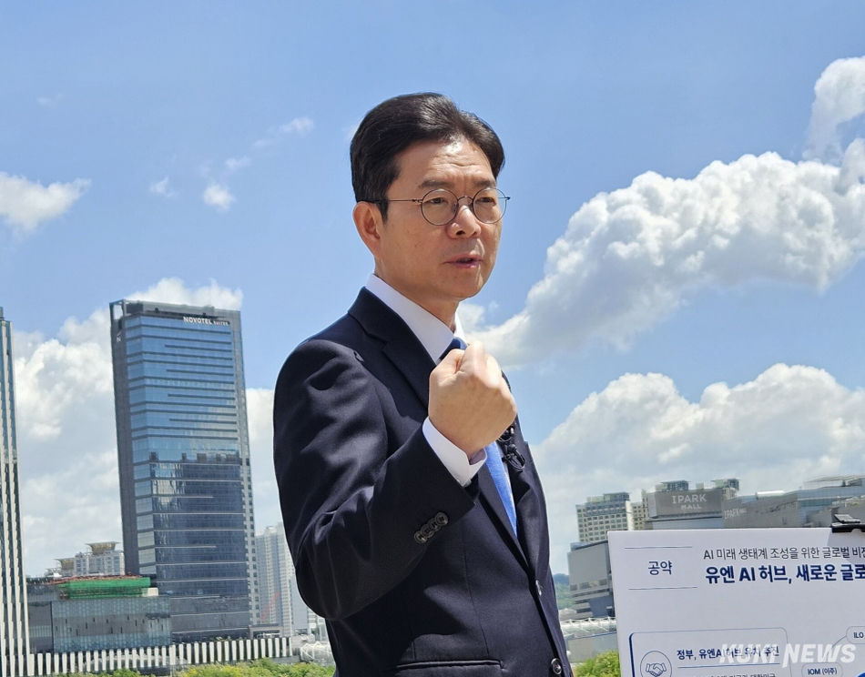 정원오 더불어민주당 서울시장 후보가 지난 8일 오전 서울 용산구 용산국제업무지구에서 공약을 발표하고 있다. 서지영 기자