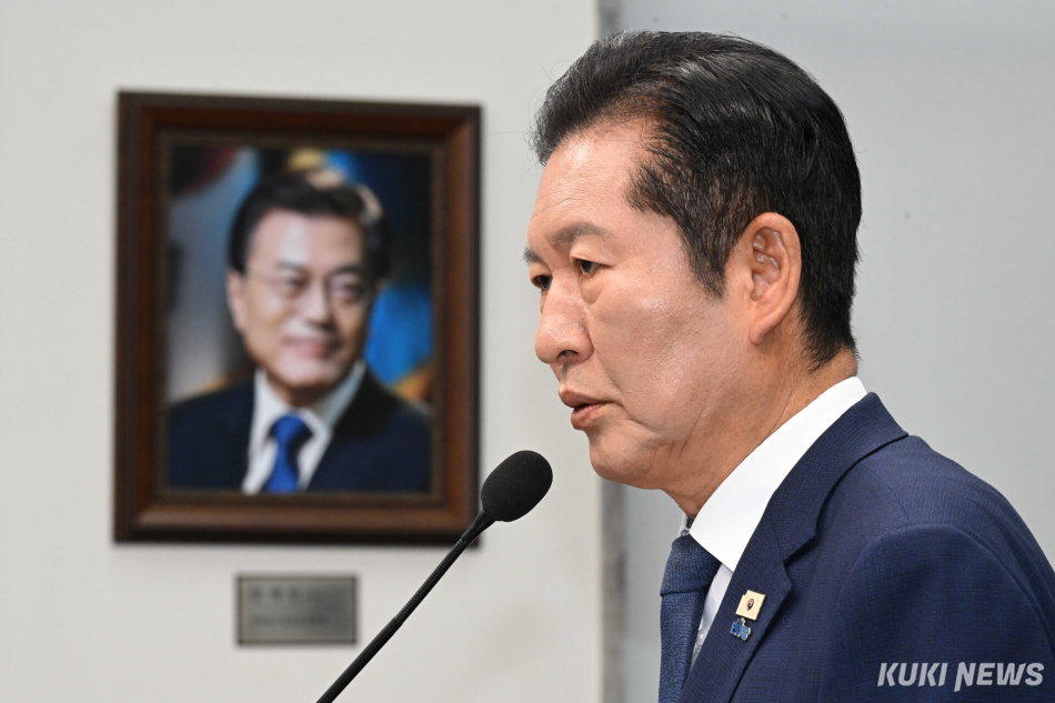 정청래 더불어민주당 대표가 13일 국회 당대표회의실에서 열린 기자회견에서 발언하고 있다. 임은재 기자