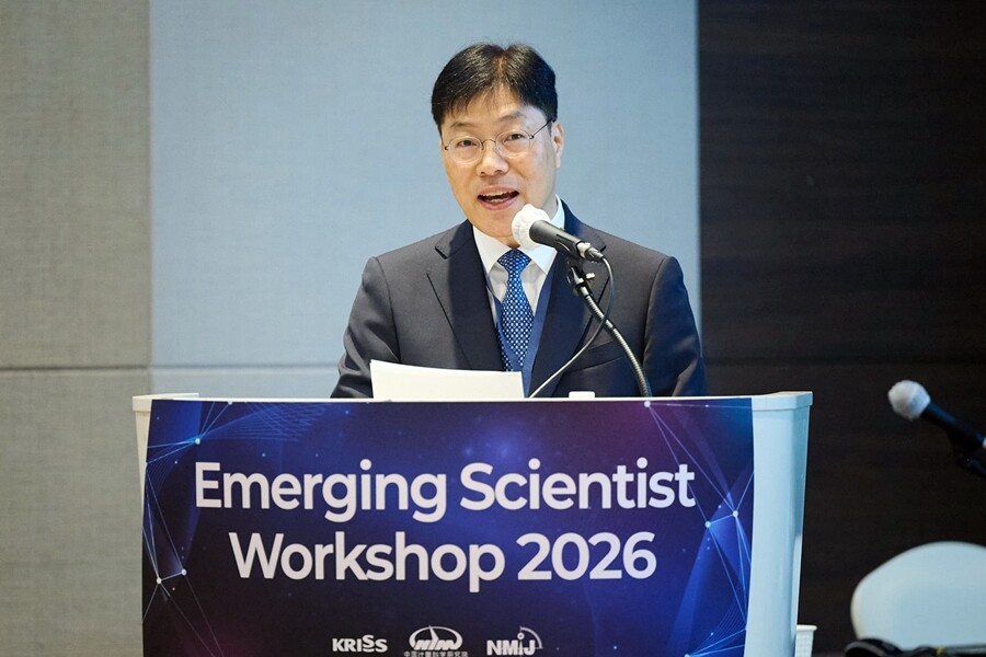 12일 제주에서 열린 ‘한·중·일 신진연구자 워크숍(ESW) 2026’ 개회사를 하는 박연규 KRISS 부원장 . KRISS