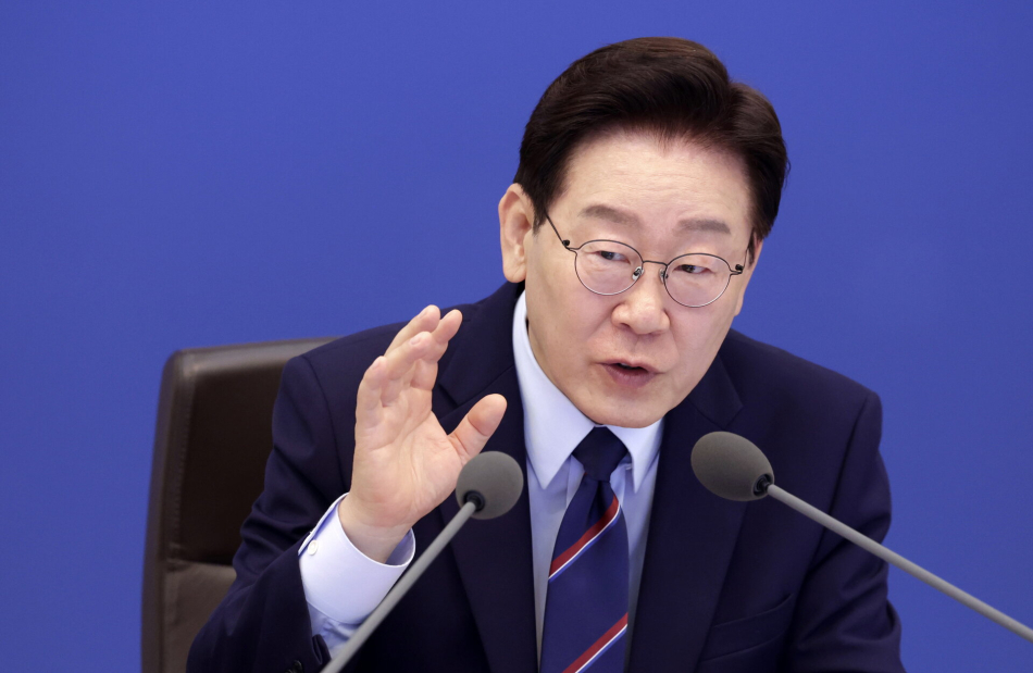 이재명 대통령이 지난 12일 청와대에서 열린 국무회의 겸 비상경제점검회의에서 발언하고 있다.
