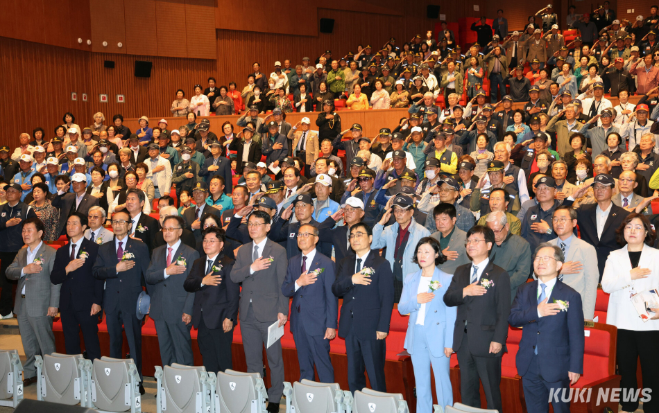 충남도는 13일 도청 문예회관에서 대한민국상이군경회가 주관한 ‘제75주년 상이군경회 창립 기념식’을 개최했다.