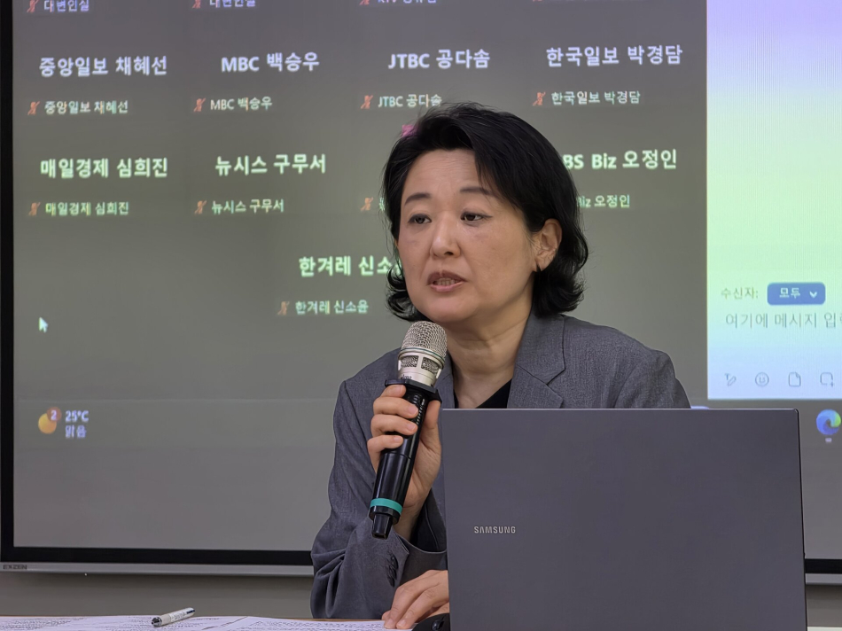 김희선 혈액장기정책과장이 기자간담회에서 질문에 답변하고 있다. 이찬종 기자