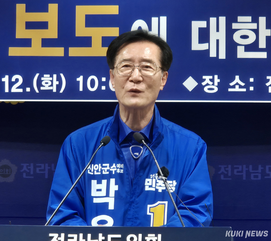박우량 더불어민주당 신안군수 후보가 중부권 거점 지역인 압해읍에 새로운 5일장을 개설해 지역 경제를 활성화하겠다는 구상을 내놓았다. 박우량 후보의 ‘허위‧왜곡 보도에 대한 공식 입장’ 기자회견(2026. 5. 12.) /신영삼 기자