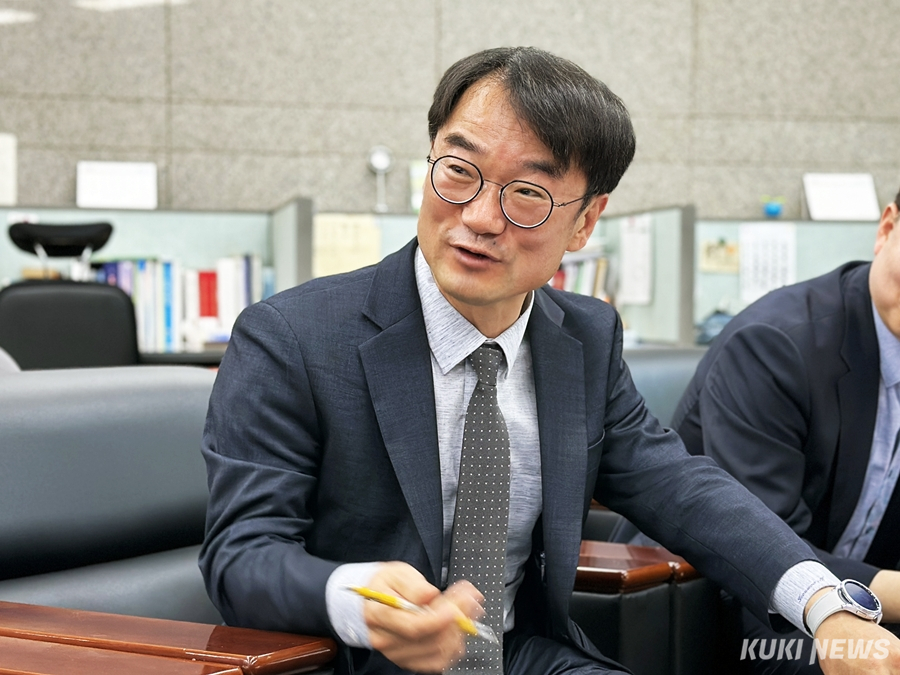 14일 정부대전청사 기자실에서 ‘2025년 산업재산권 출원 동향 분석 결과’를 발표하는 정연우 지식재산처 차장. 사진=이재형 기자