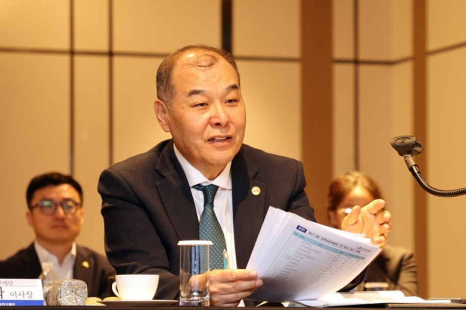 ‘제5기 NRF 정책자문위원회 2차 회의’에서 발언하는 홍원화 한국연구재단 이사장. 한국연구재단