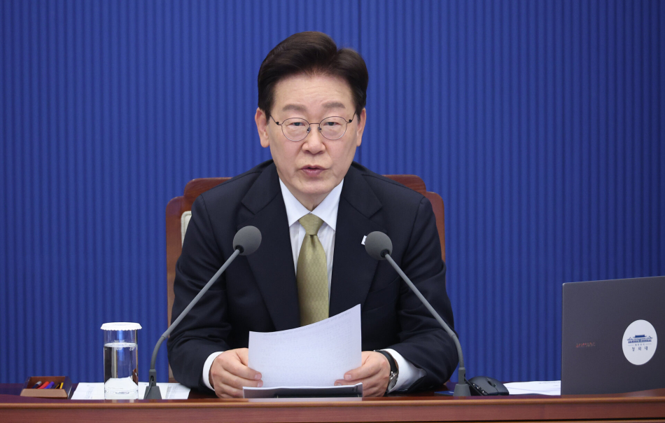 이재명 대통령이 지난 14일 청와대에서 열린 수석보좌관회의에서 발언하고 있다. 연합뉴스